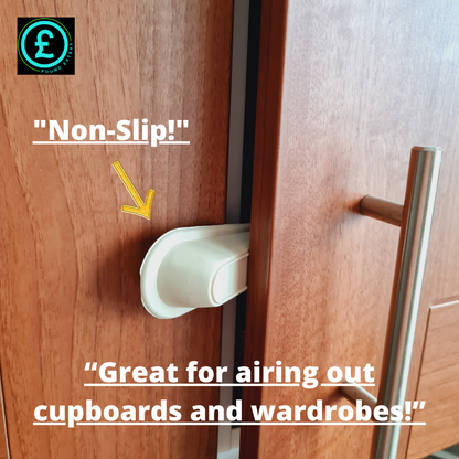 Wooden door with a non-slip strip and text indicating its use for airing out cupboards and wardrobes.